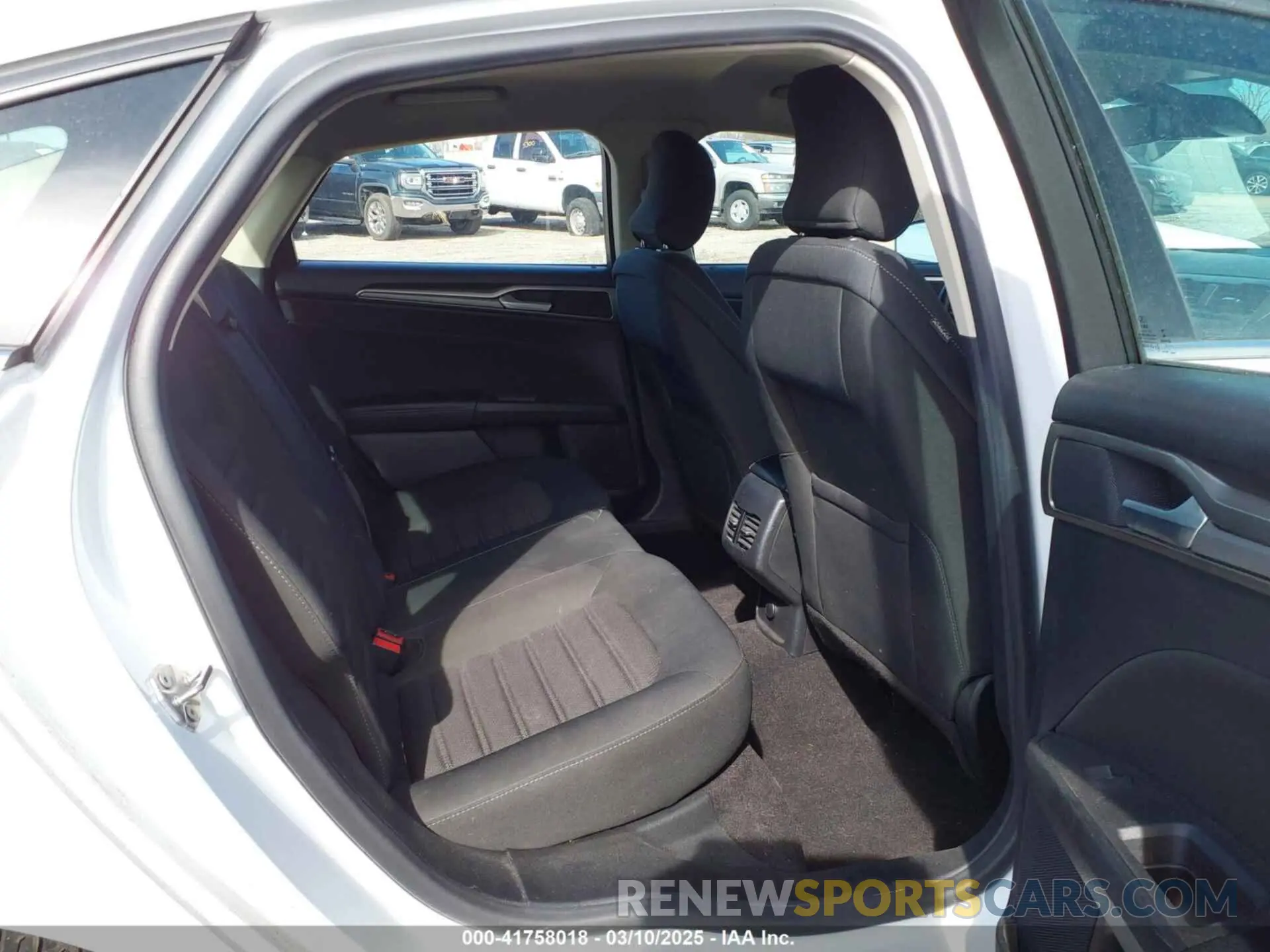 8 fotografías del automóvil dañado 3FA6P0HD3KR215491 FORD FUSION 2019