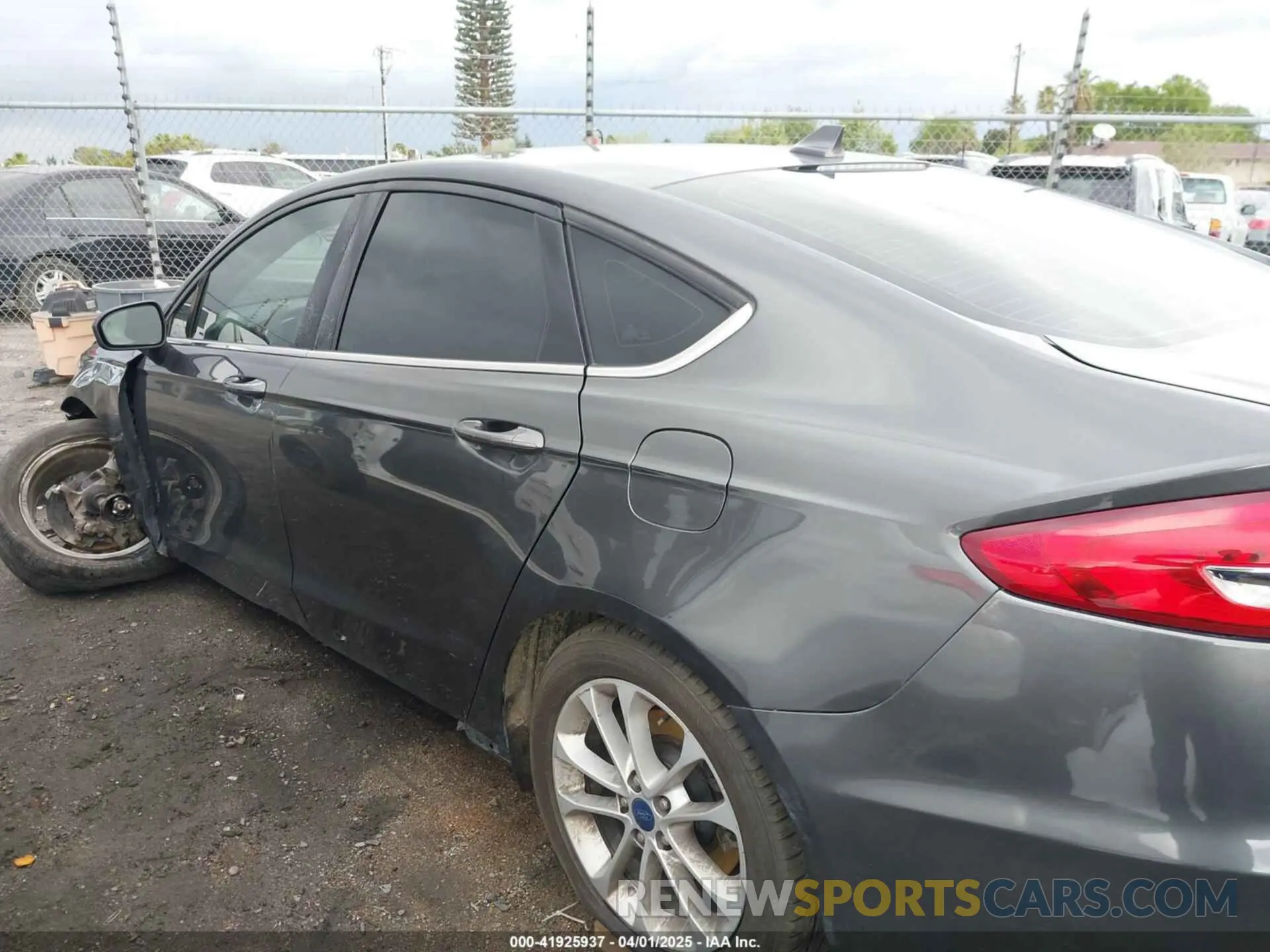 14 fotografías del automóvil dañado 3FA6P0HD3KR284679 FORD FUSION 2019