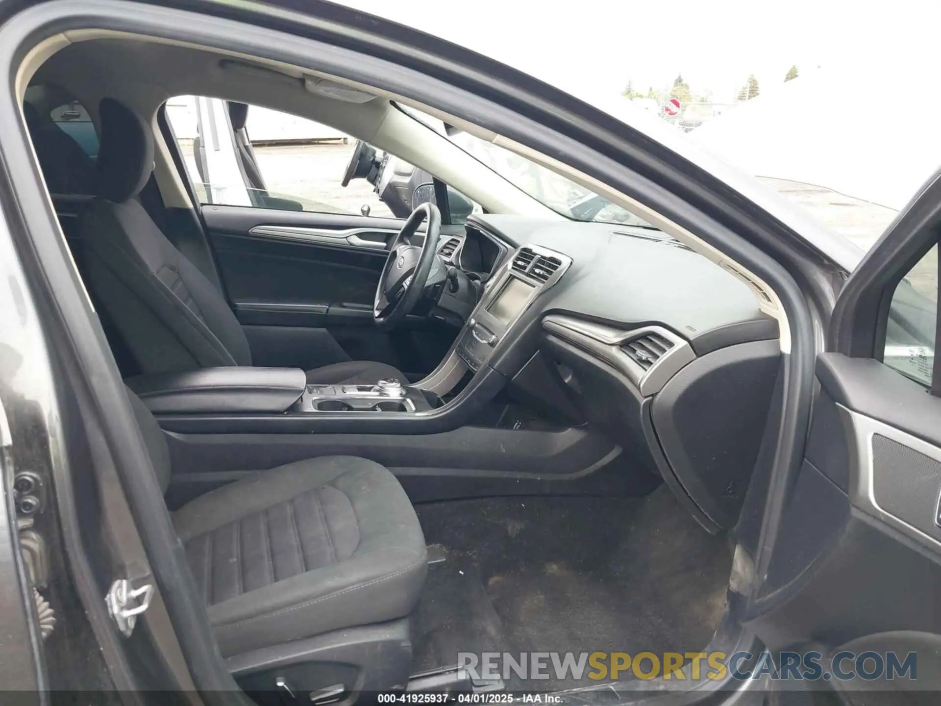 5 fotografías del automóvil dañado 3FA6P0HD3KR284679 FORD FUSION 2019