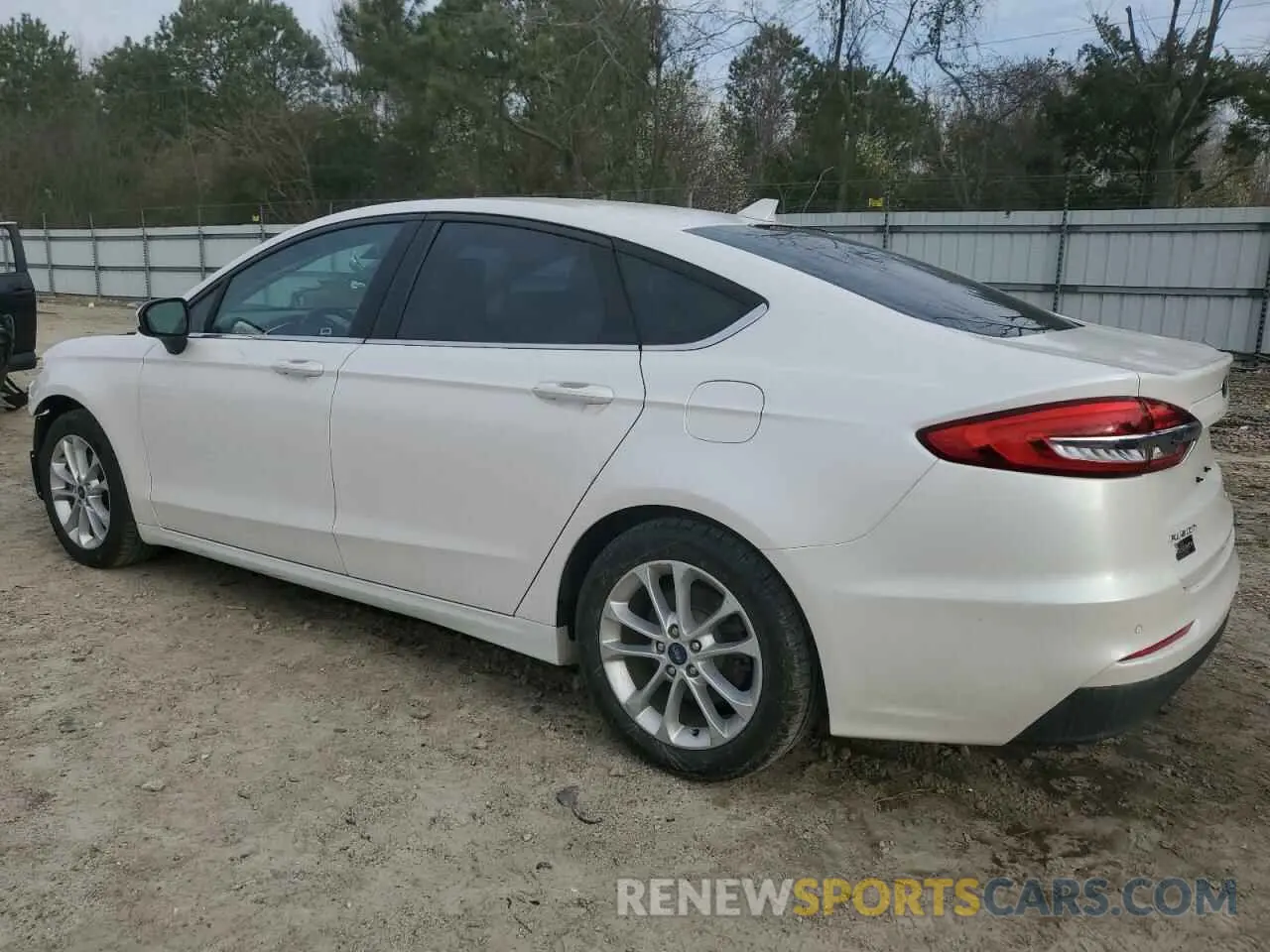 2 fotografías del automóvil dañado 3FA6P0HD4KR200742 FORD FUSION 2019