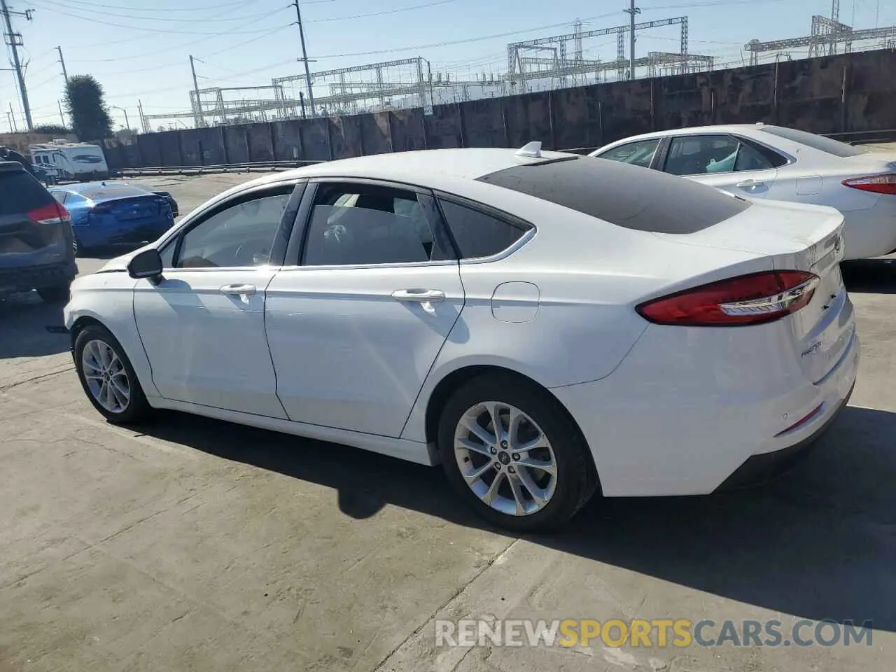 2 fotografías del automóvil dañado 3FA6P0HD5KR114615 FORD FUSION 2019