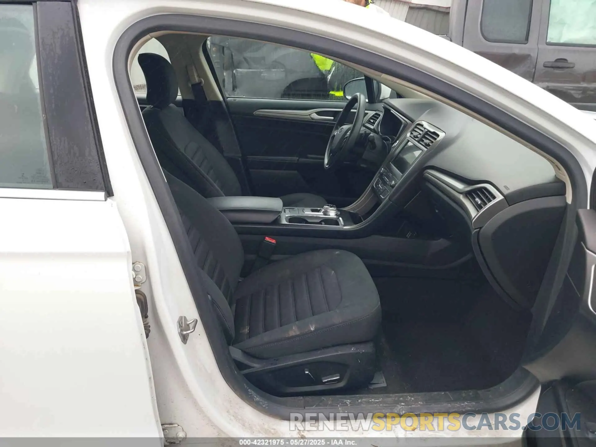 5 fotografías del automóvil dañado 3FA6P0HD5KR127591 FORD FUSION 2019