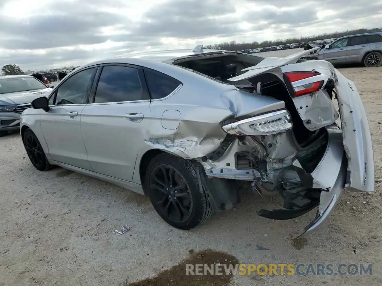 2 fotografías del automóvil dañado 3FA6P0HD5KR132662 FORD FUSION 2019