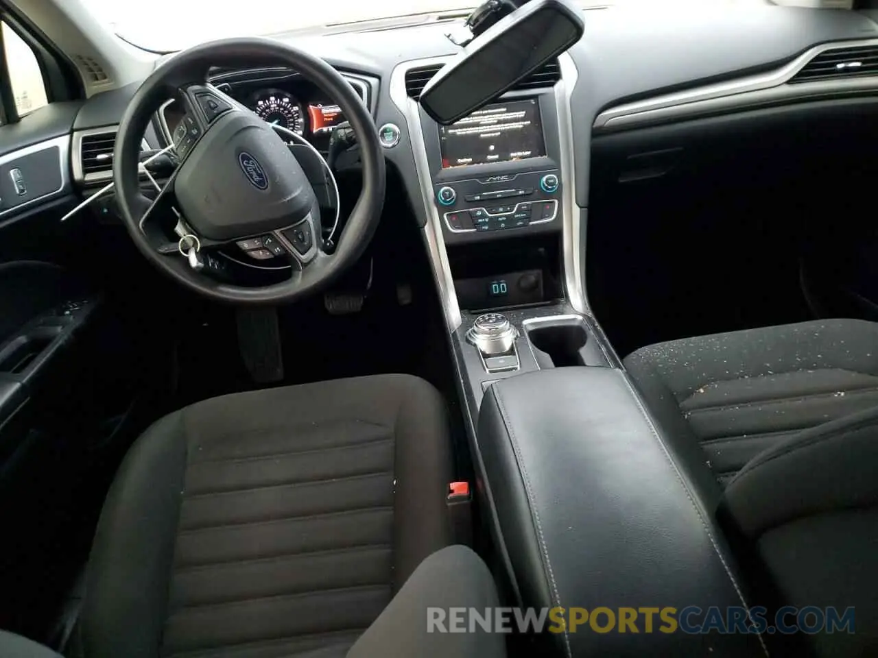 8 fotografías del automóvil dañado 3FA6P0HDXKR160103 FORD FUSION 2019