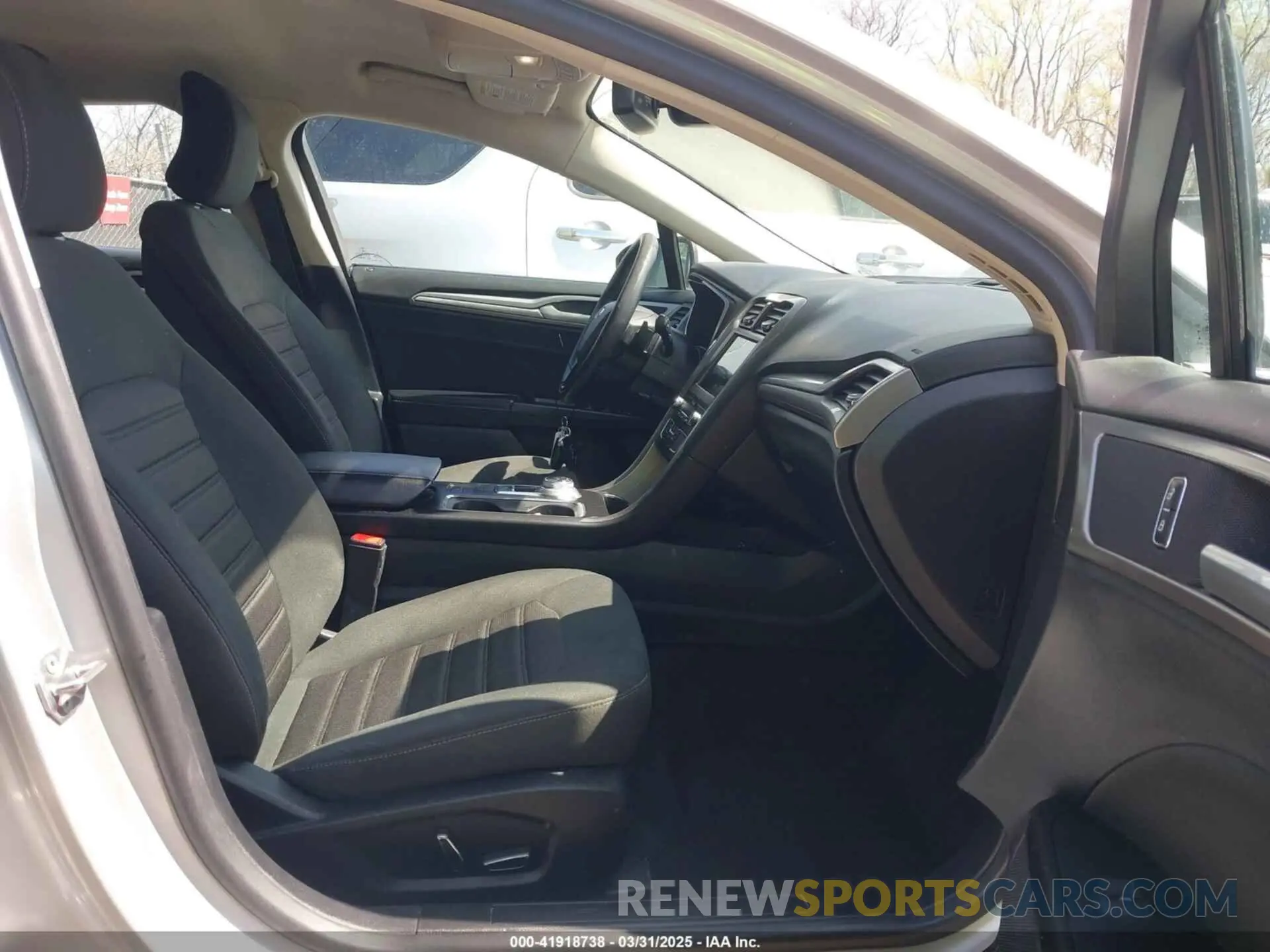 5 fotografías del automóvil dañado 3FA6P0HDXKR275252 FORD FUSION 2019