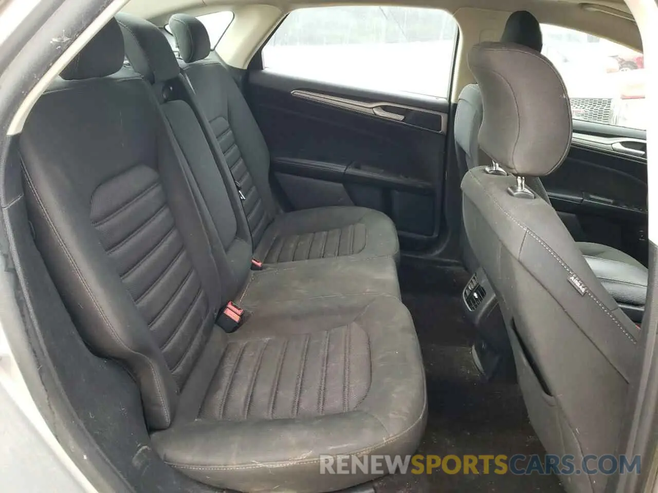 10 fotografías del automóvil dañado 3FA6P0LU0KR140157 FORD FUSION 2019