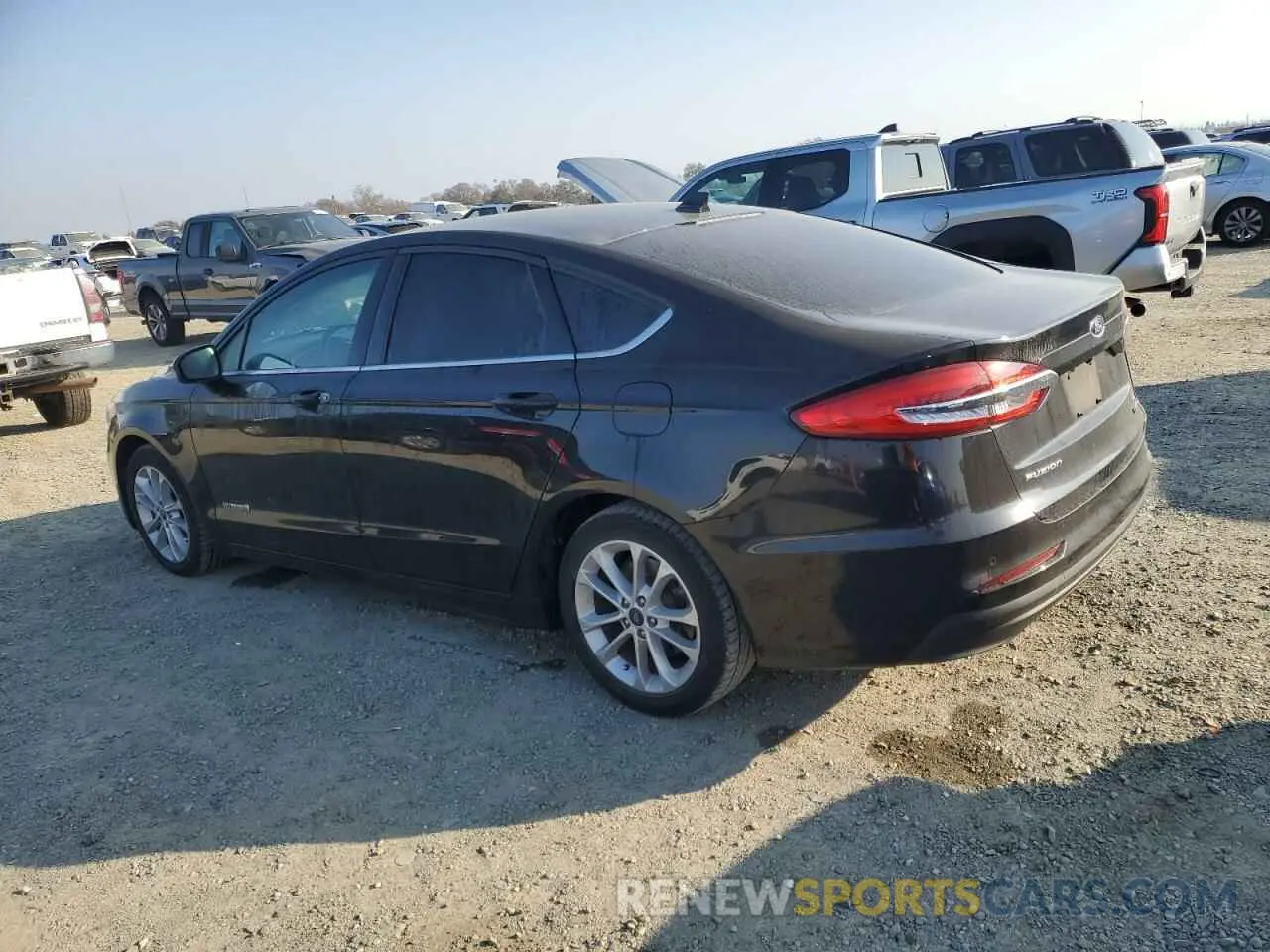 2 fotografías del automóvil dañado 3FA6P0LU0KR199998 FORD FUSION 2019