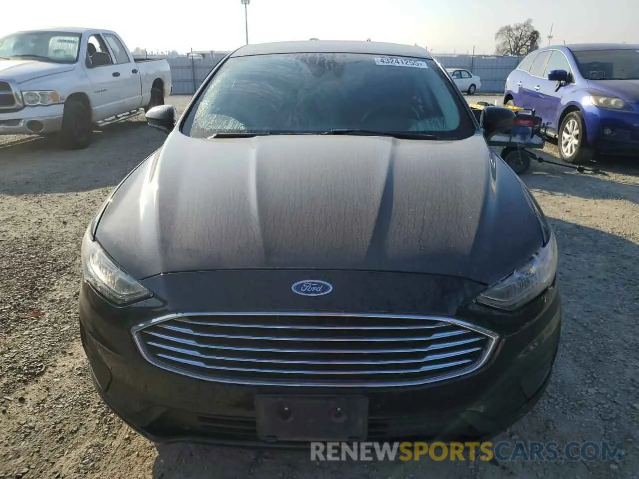 5 fotografías del automóvil dañado 3FA6P0LU0KR199998 FORD FUSION 2019