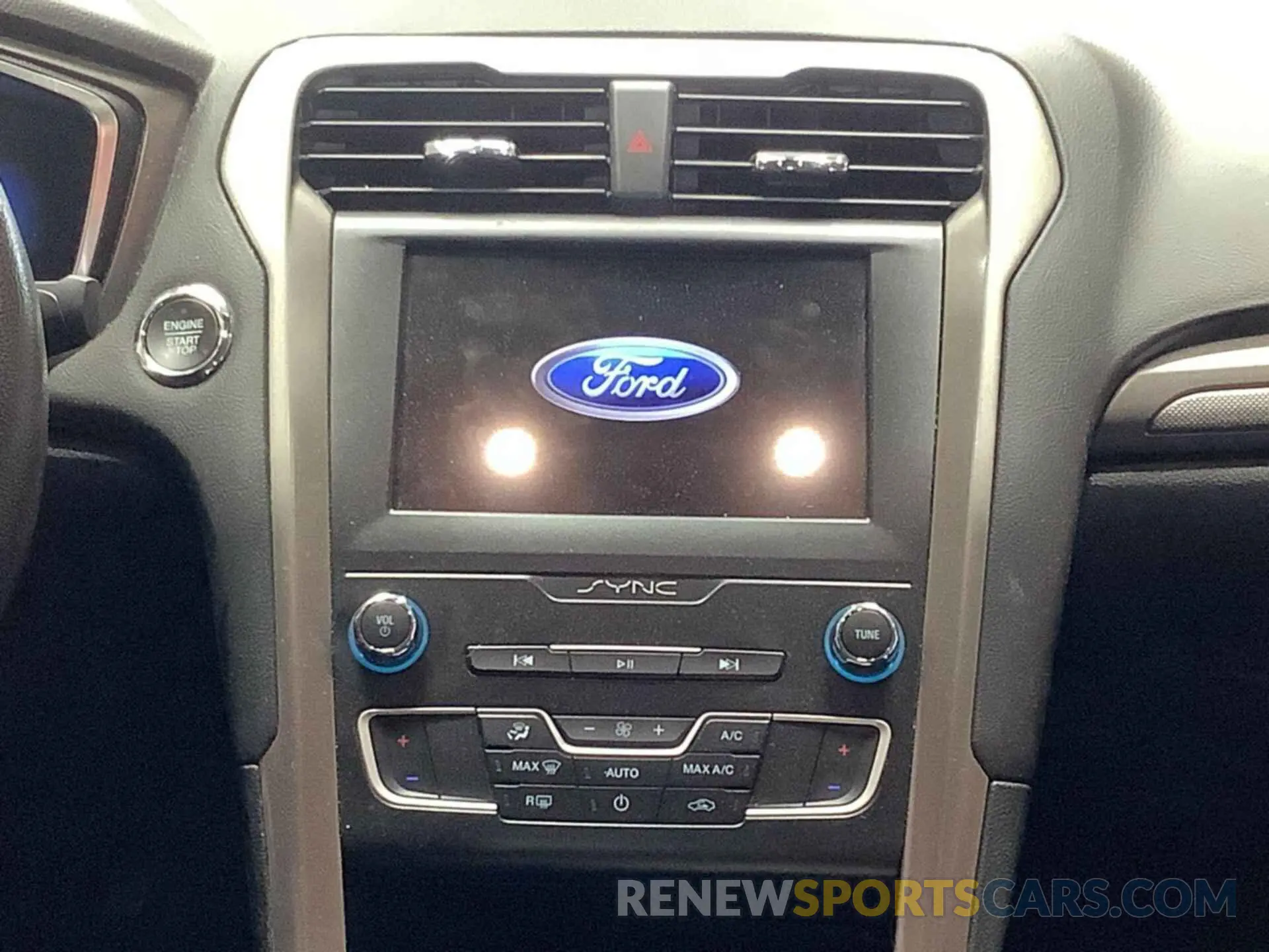 35 fotografías del automóvil dañado 3FA6P0LU0KR285585 FORD FUSION 2019