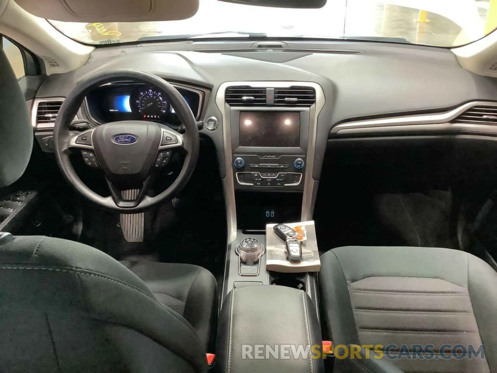 37 fotografías del automóvil dañado 3FA6P0LU0KR285585 FORD FUSION 2019