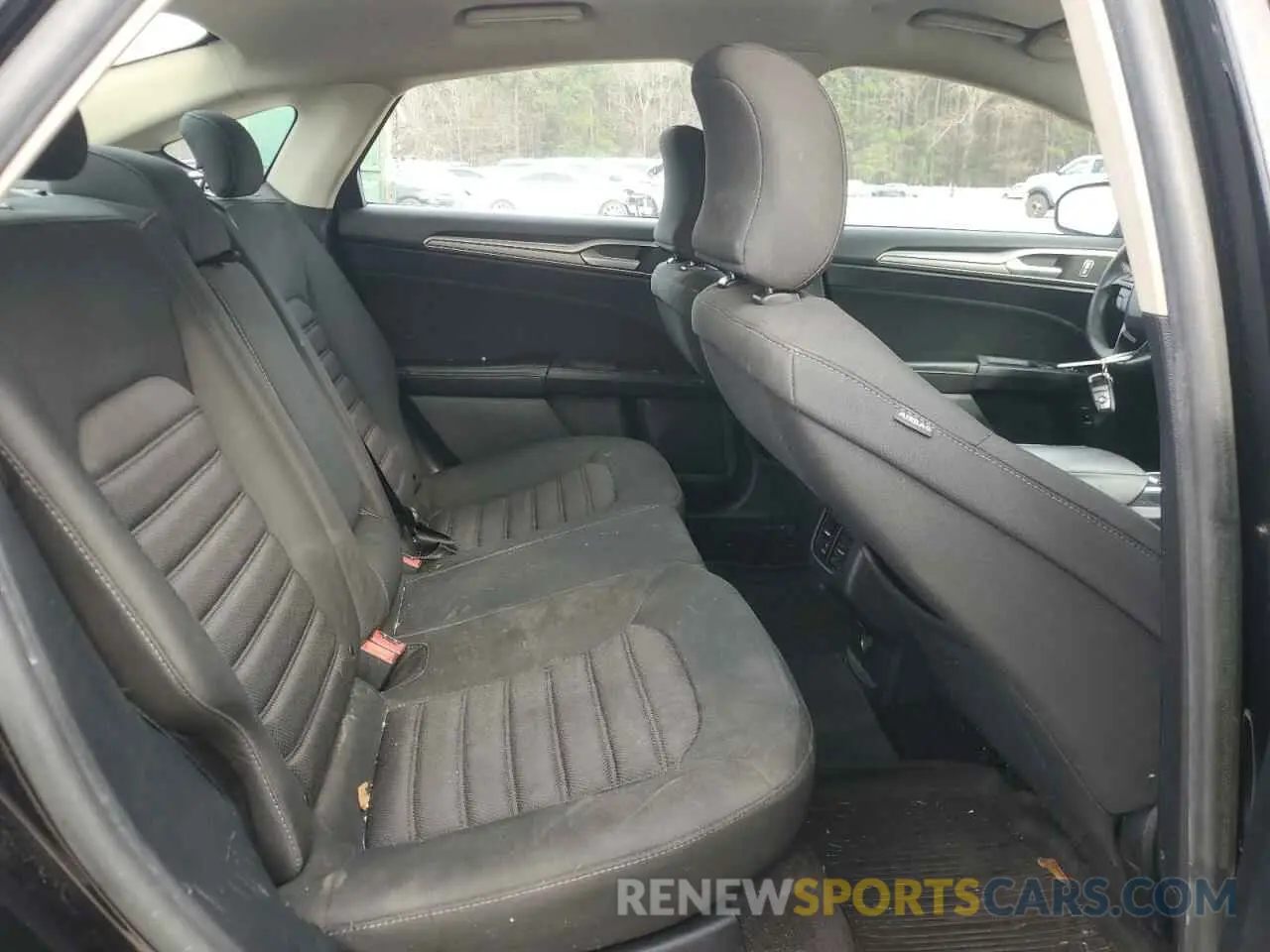 10 fotografías del automóvil dañado 3FA6P0LU1KR120659 FORD FUSION 2019