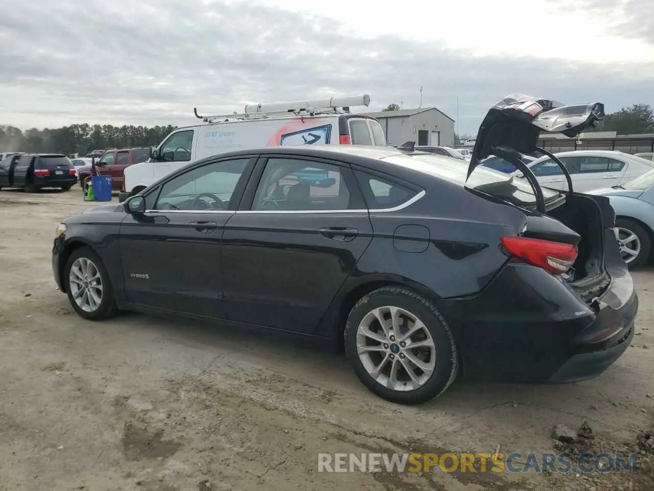 2 fotografías del automóvil dañado 3FA6P0LU1KR120659 FORD FUSION 2019