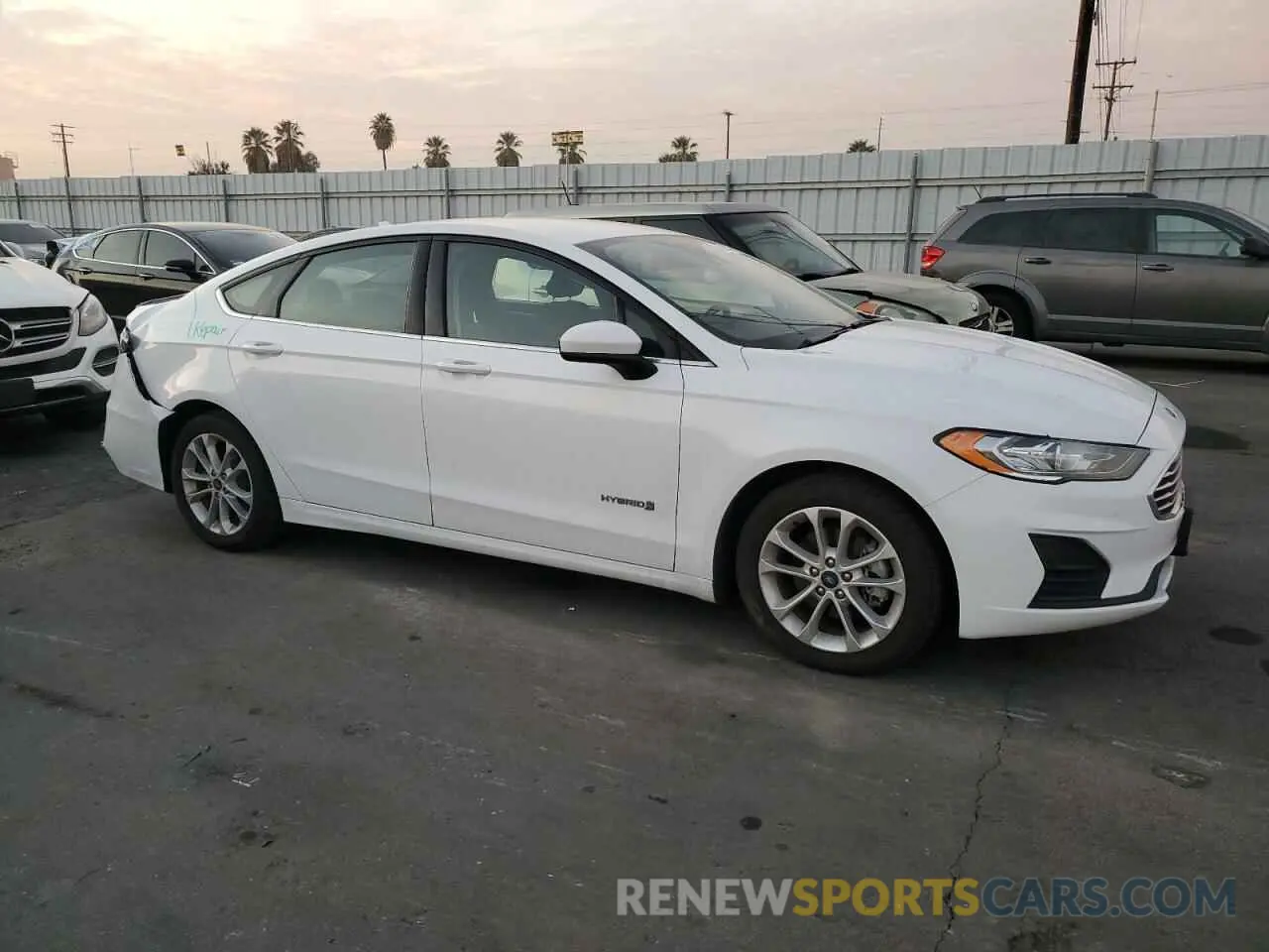 4 fotografías del automóvil dañado 3FA6P0LU1KR175144 FORD FUSION 2019