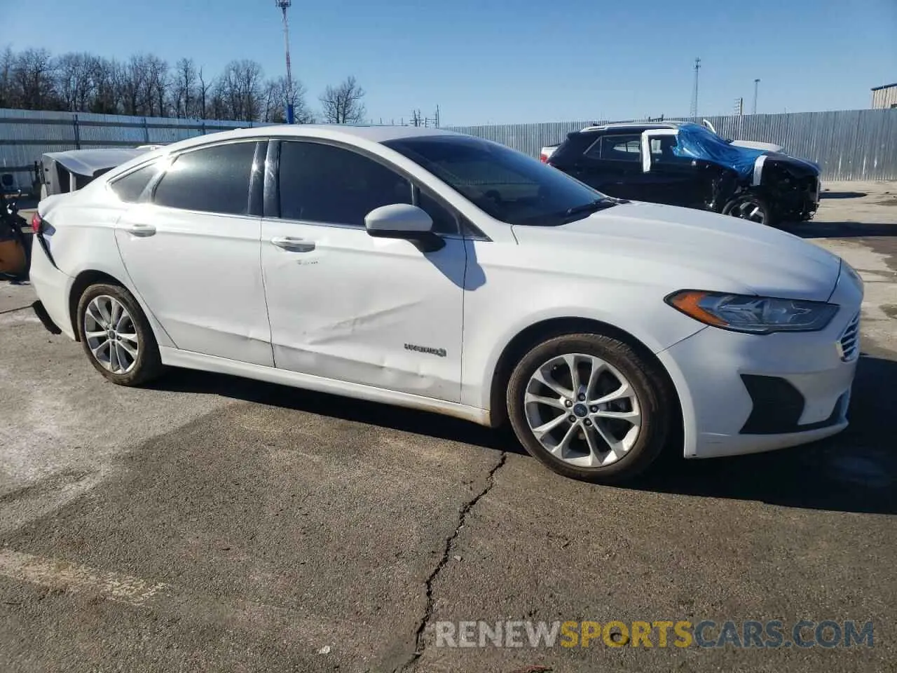 4 fotografías del automóvil dañado 3FA6P0LU1KR182594 FORD FUSION 2019