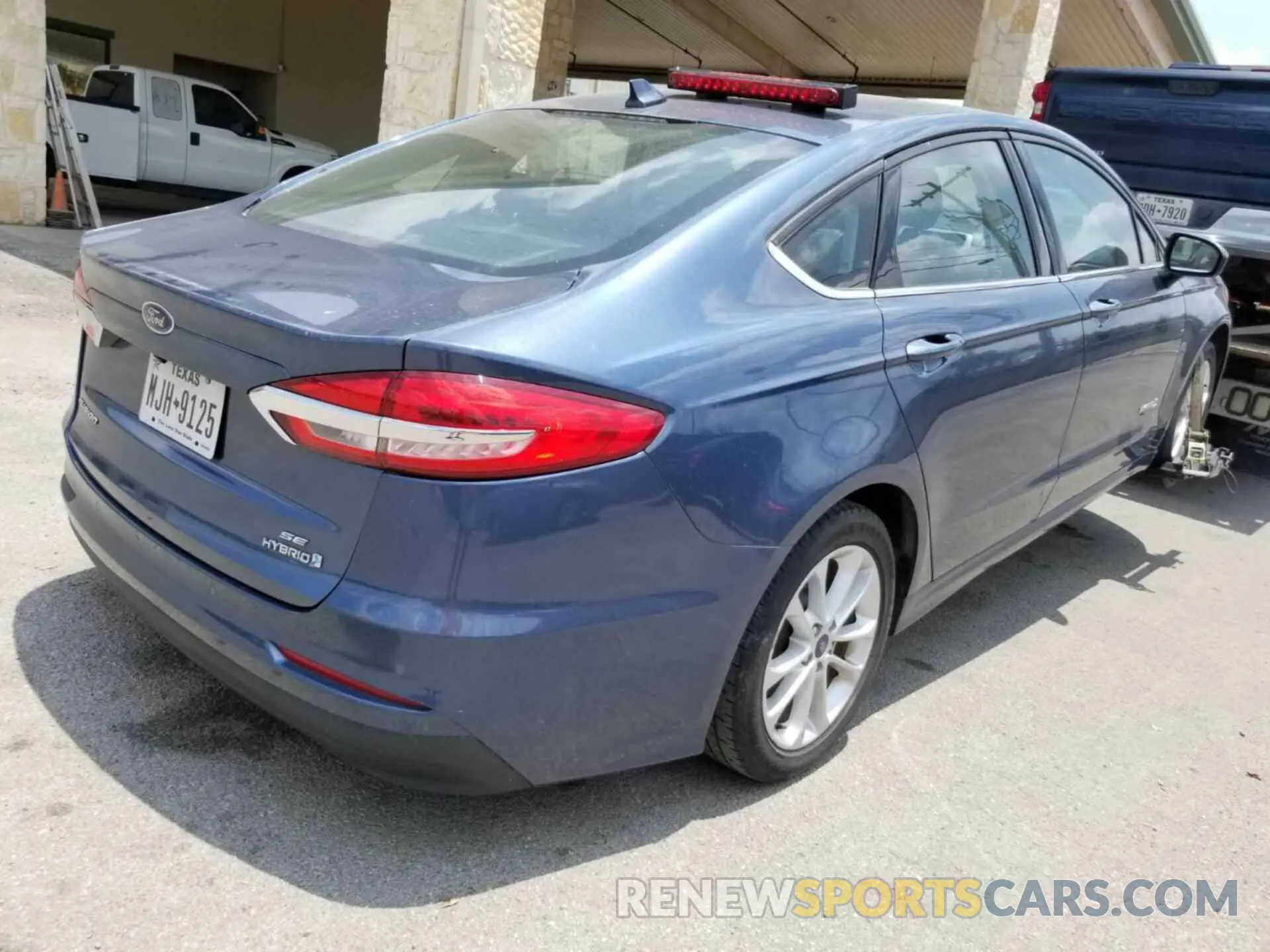 16 fotografías del automóvil dañado 3FA6P0LU1KR255673 FORD FUSION 2019