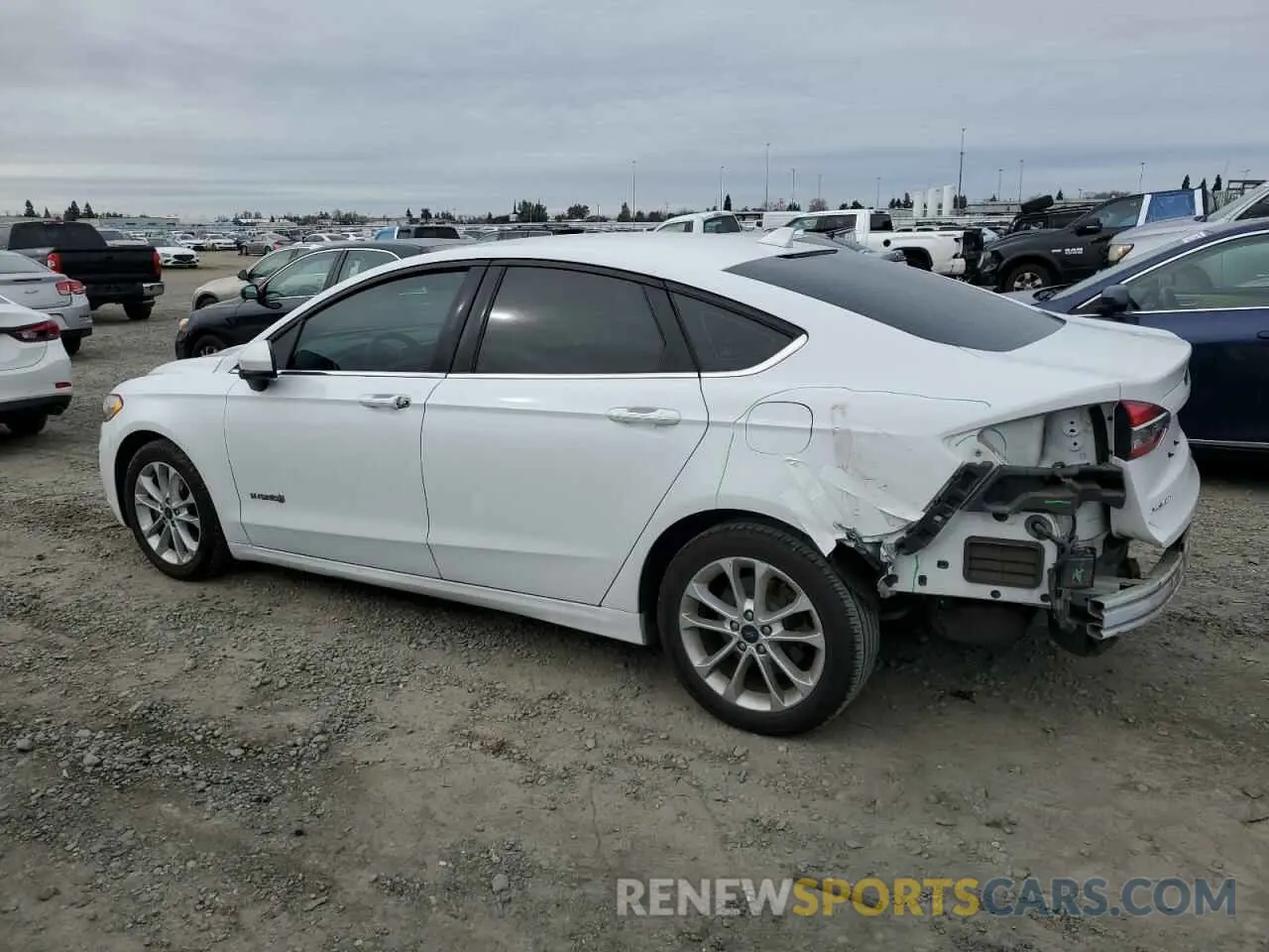 2 fotografías del automóvil dañado 3FA6P0LU2KR119777 FORD FUSION 2019