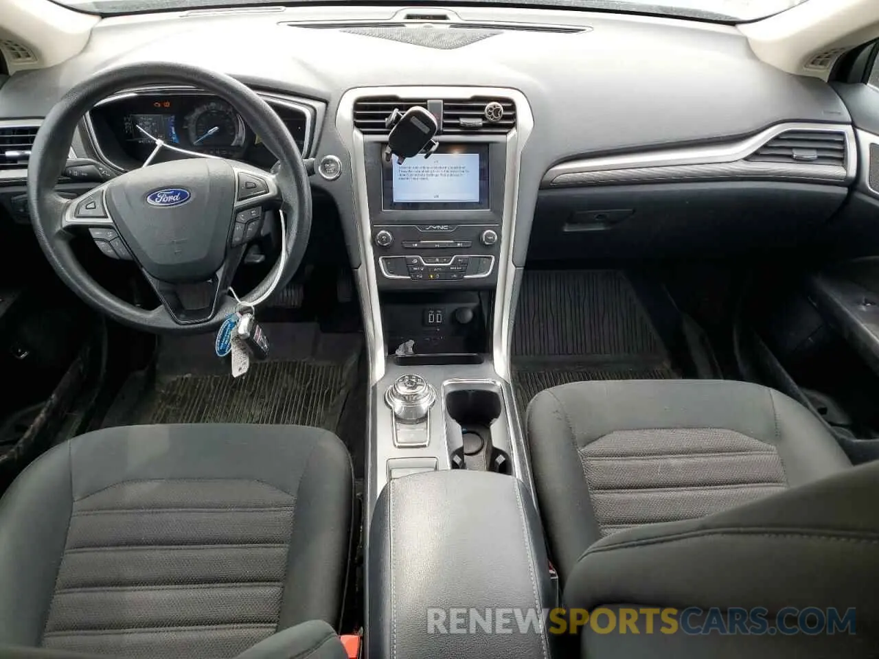 8 fotografías del automóvil dañado 3FA6P0LU2KR168154 FORD FUSION 2019