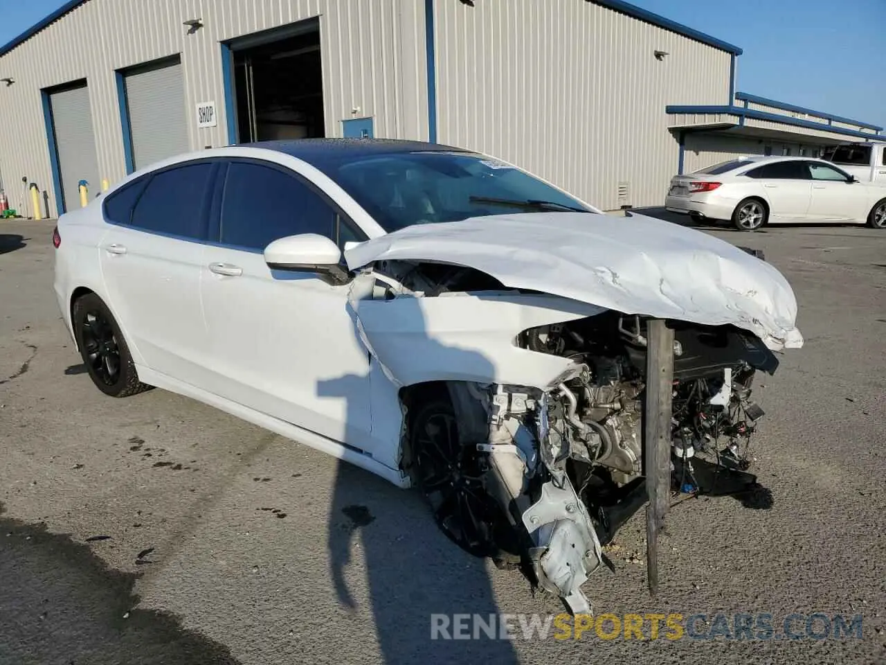 4 fotografías del automóvil dañado 3FA6P0LU2KR179056 FORD FUSION 2019