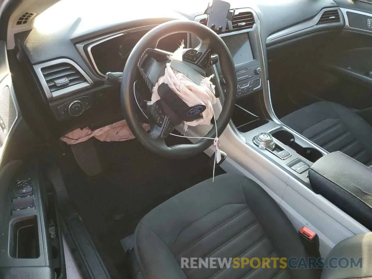 8 fotografías del automóvil dañado 3FA6P0LU2KR179056 FORD FUSION 2019