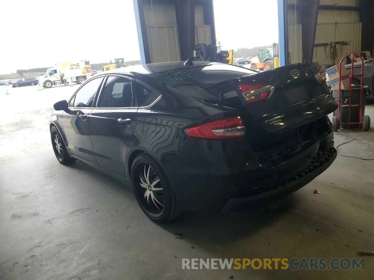 2 fotografías del automóvil dañado 3FA6P0LU2KR182538 FORD FUSION 2019