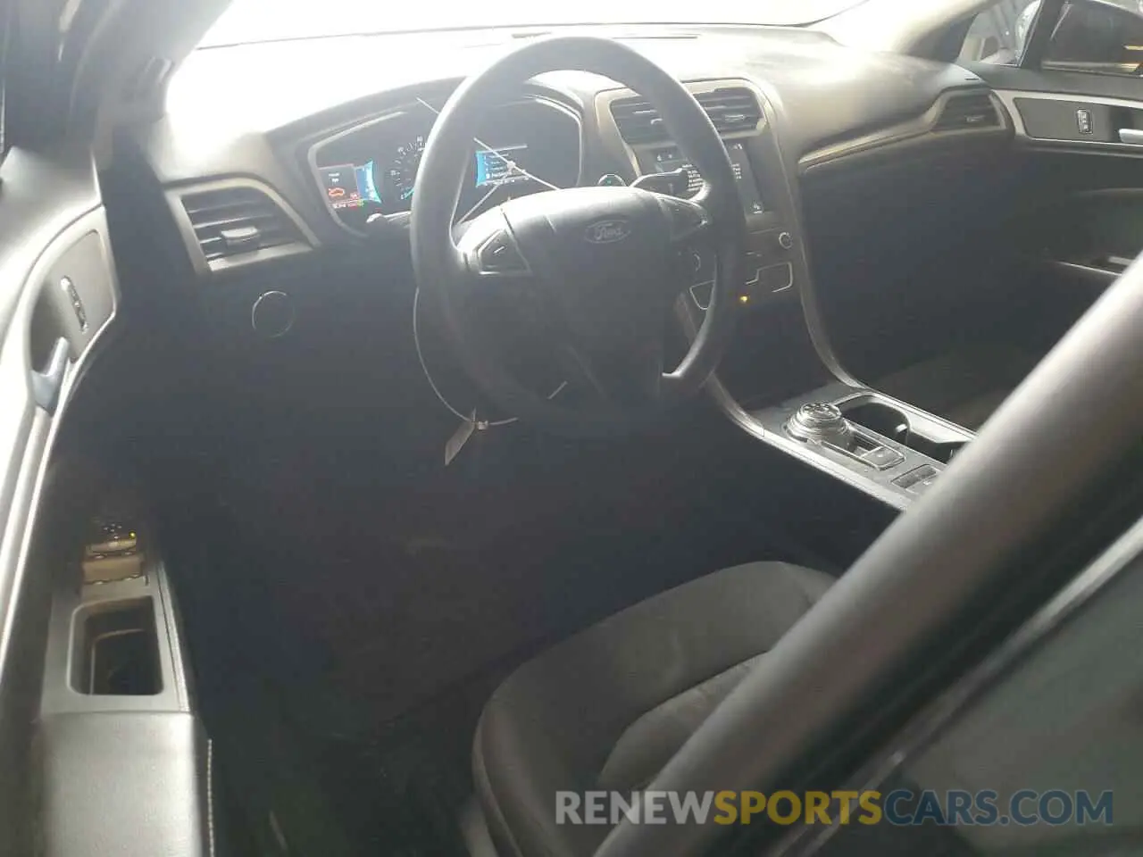 8 fotografías del automóvil dañado 3FA6P0LU2KR182538 FORD FUSION 2019