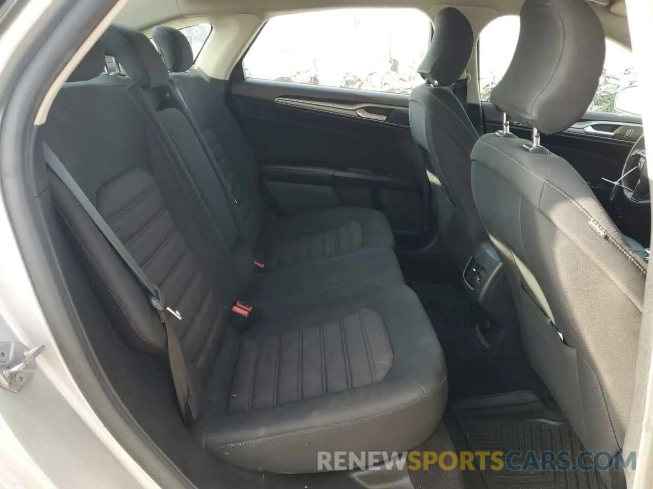 11 fotografías del automóvil dañado 3FA6P0LU2KR261708 FORD FUSION 2019