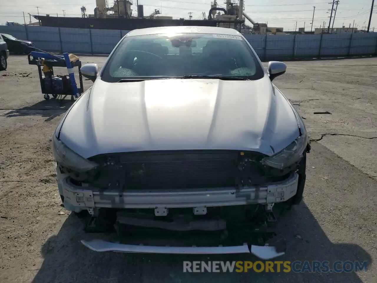 5 fotografías del automóvil dañado 3FA6P0LU2KR261708 FORD FUSION 2019