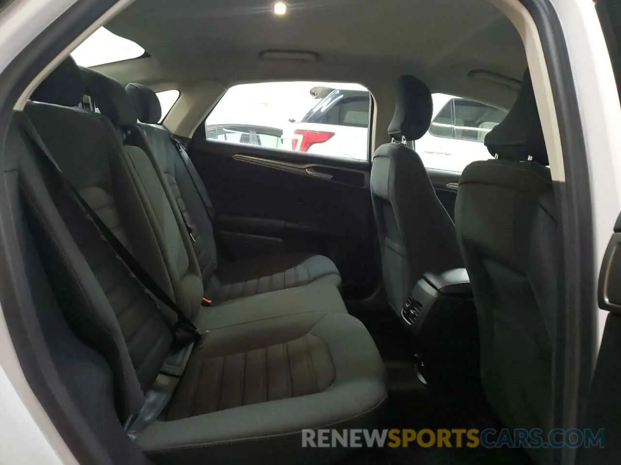 10 fotografías del automóvil dañado 3FA6P0LU2KR285104 FORD FUSION 2019