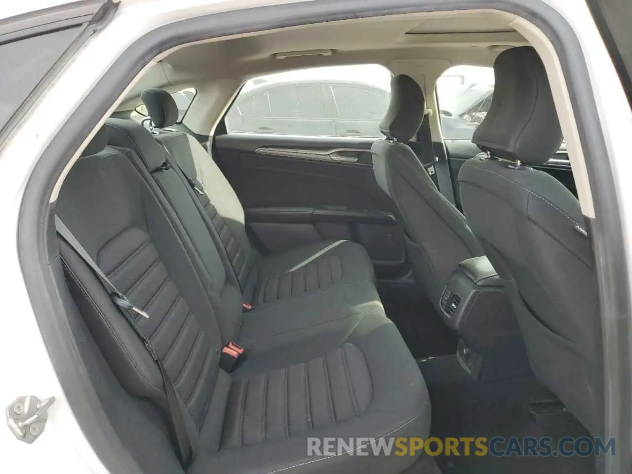 10 fotografías del automóvil dañado 3FA6P0LU3KR124230 FORD FUSION 2019