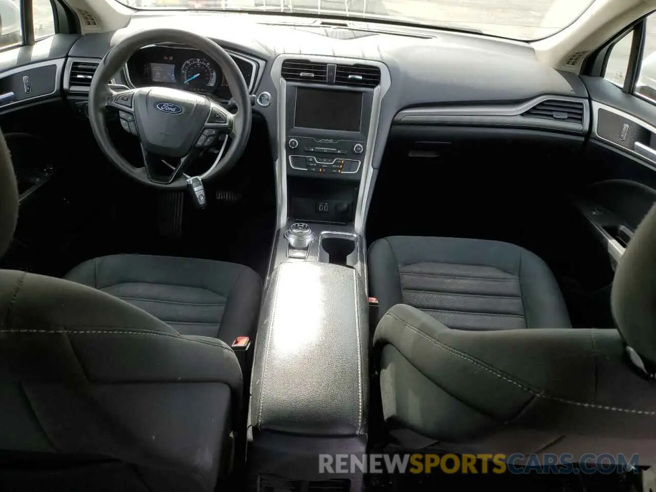 8 fotografías del automóvil dañado 3FA6P0LU3KR124230 FORD FUSION 2019