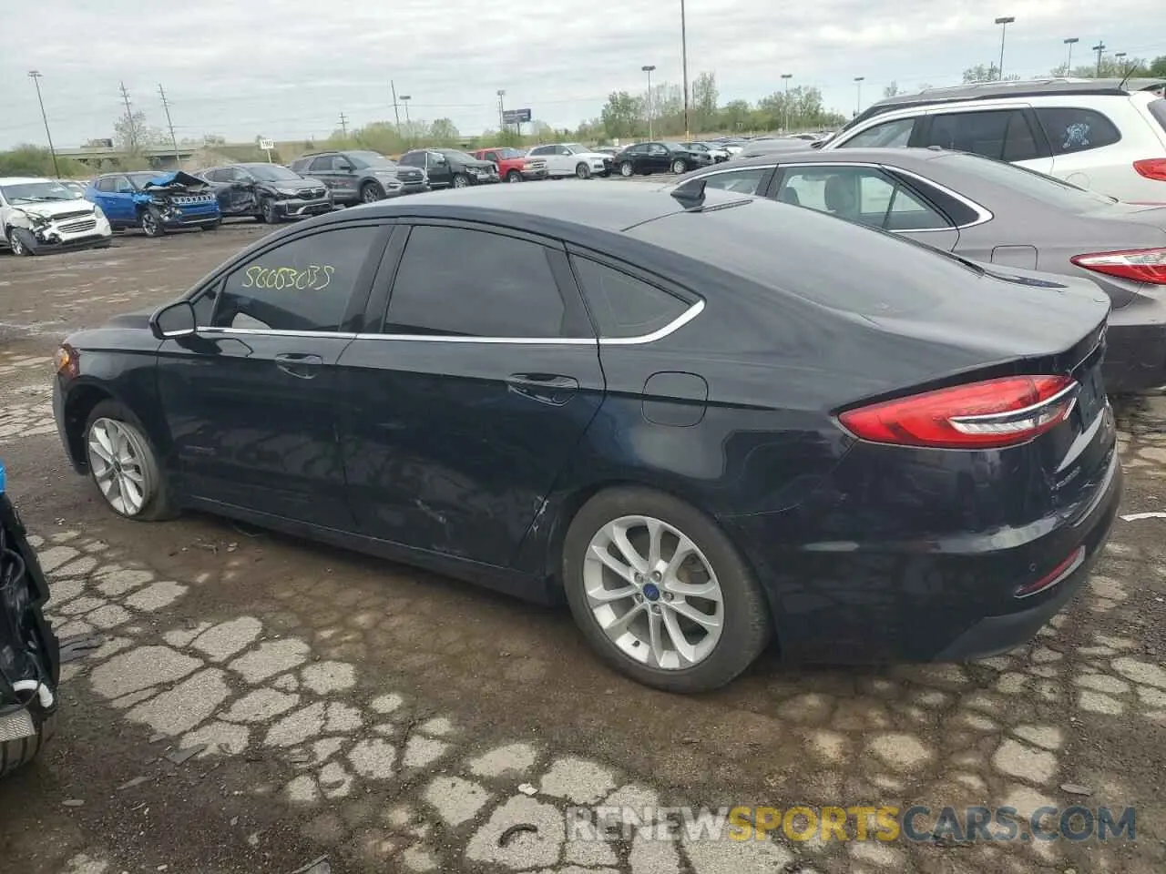 2 fotografías del automóvil dañado 3FA6P0LU3KR167210 FORD FUSION 2019