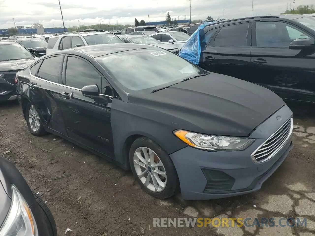 4 fotografías del automóvil dañado 3FA6P0LU3KR167210 FORD FUSION 2019