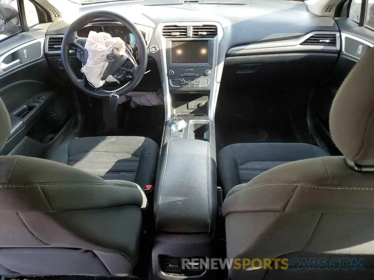 8 fotografías del automóvil dañado 3FA6P0LU3KR183097 FORD FUSION 2019