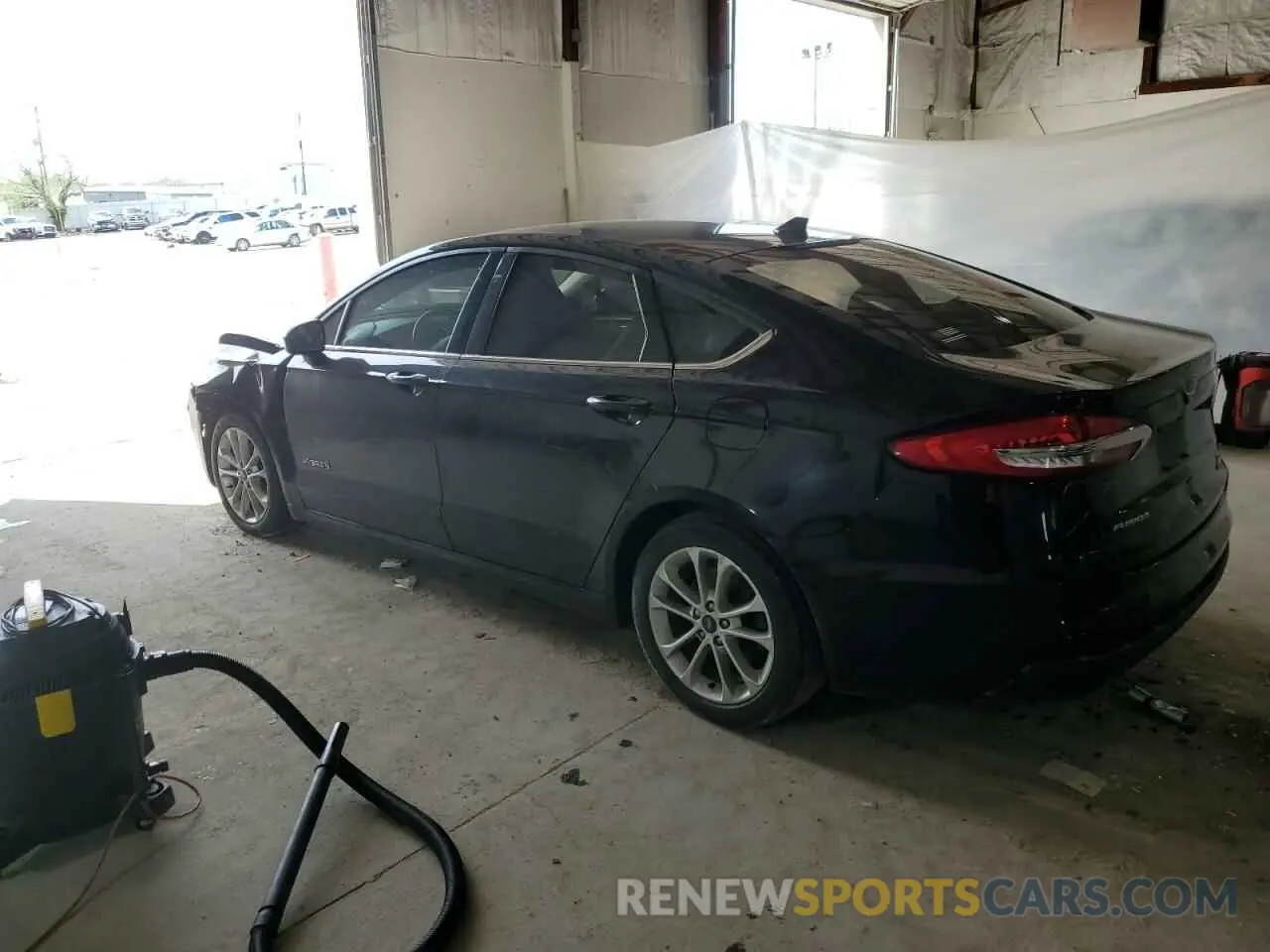 2 fotografías del automóvil dañado 3FA6P0LU3KR226062 FORD FUSION 2019