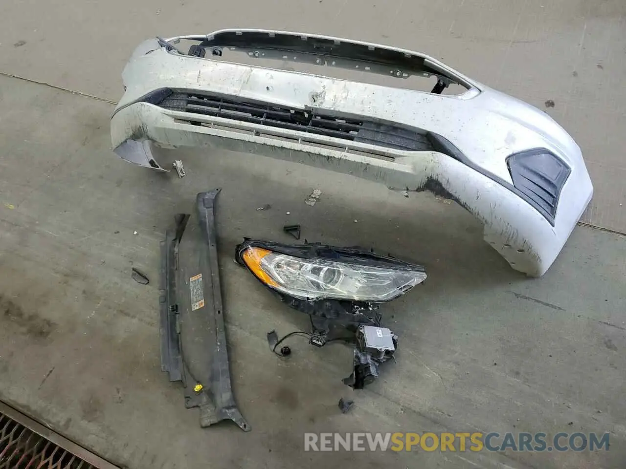 12 fotografías del automóvil dañado 3FA6P0LU3KR272121 FORD FUSION 2019