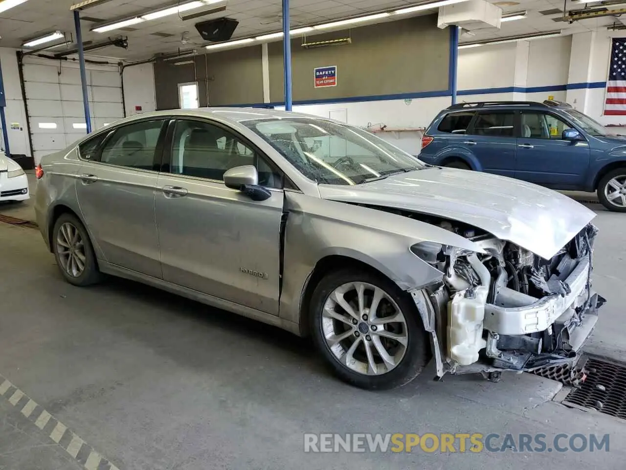4 fotografías del automóvil dañado 3FA6P0LU3KR272121 FORD FUSION 2019