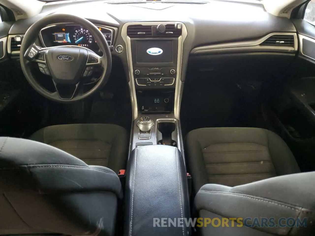 8 fotografías del automóvil dañado 3FA6P0LU3KR272121 FORD FUSION 2019