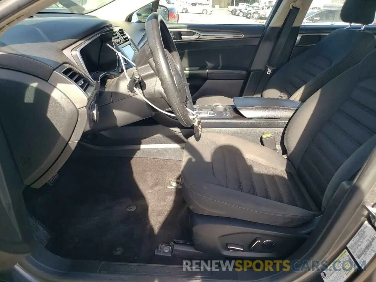 7 fotografías del automóvil dañado 3FA6P0LU4KR143708 FORD FUSION 2019