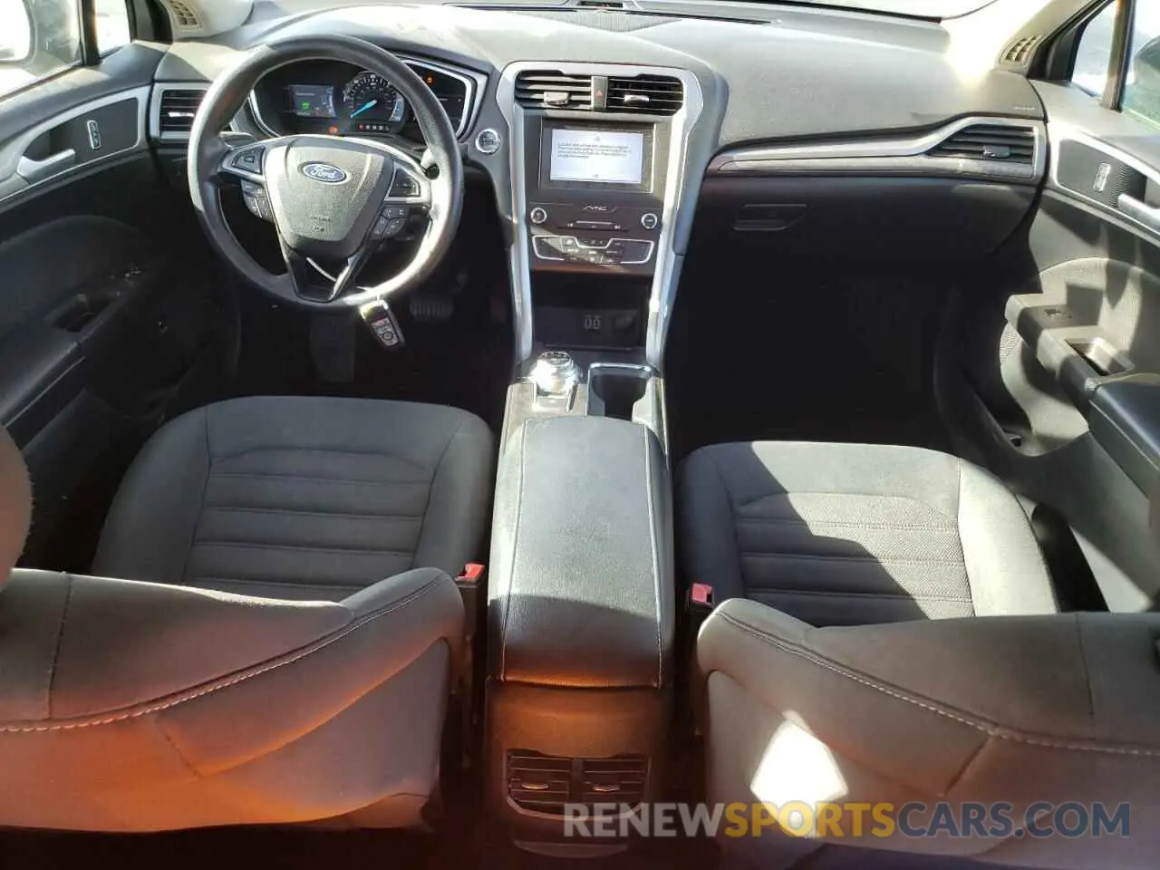 8 fotografías del automóvil dañado 3FA6P0LU4KR143708 FORD FUSION 2019