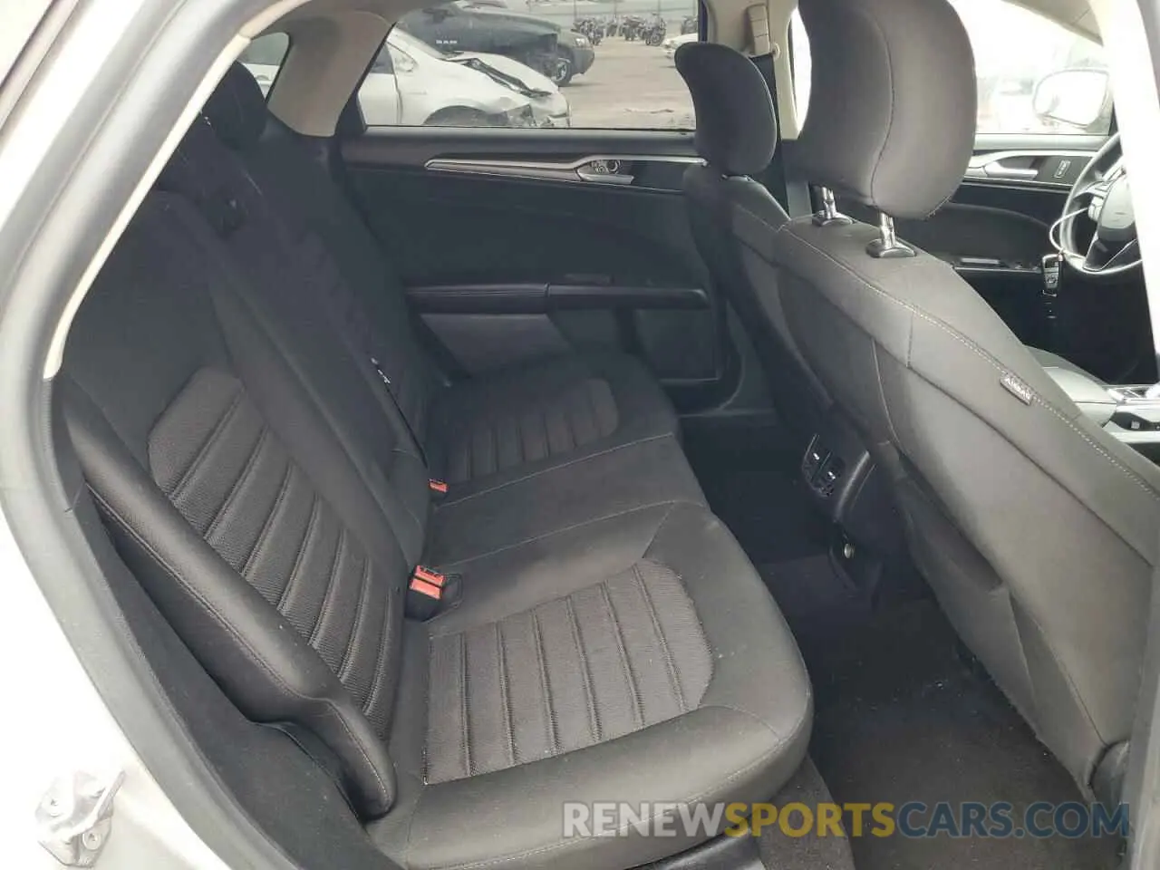 10 fotografías del automóvil dañado 3FA6P0LU4KR265436 FORD FUSION 2019