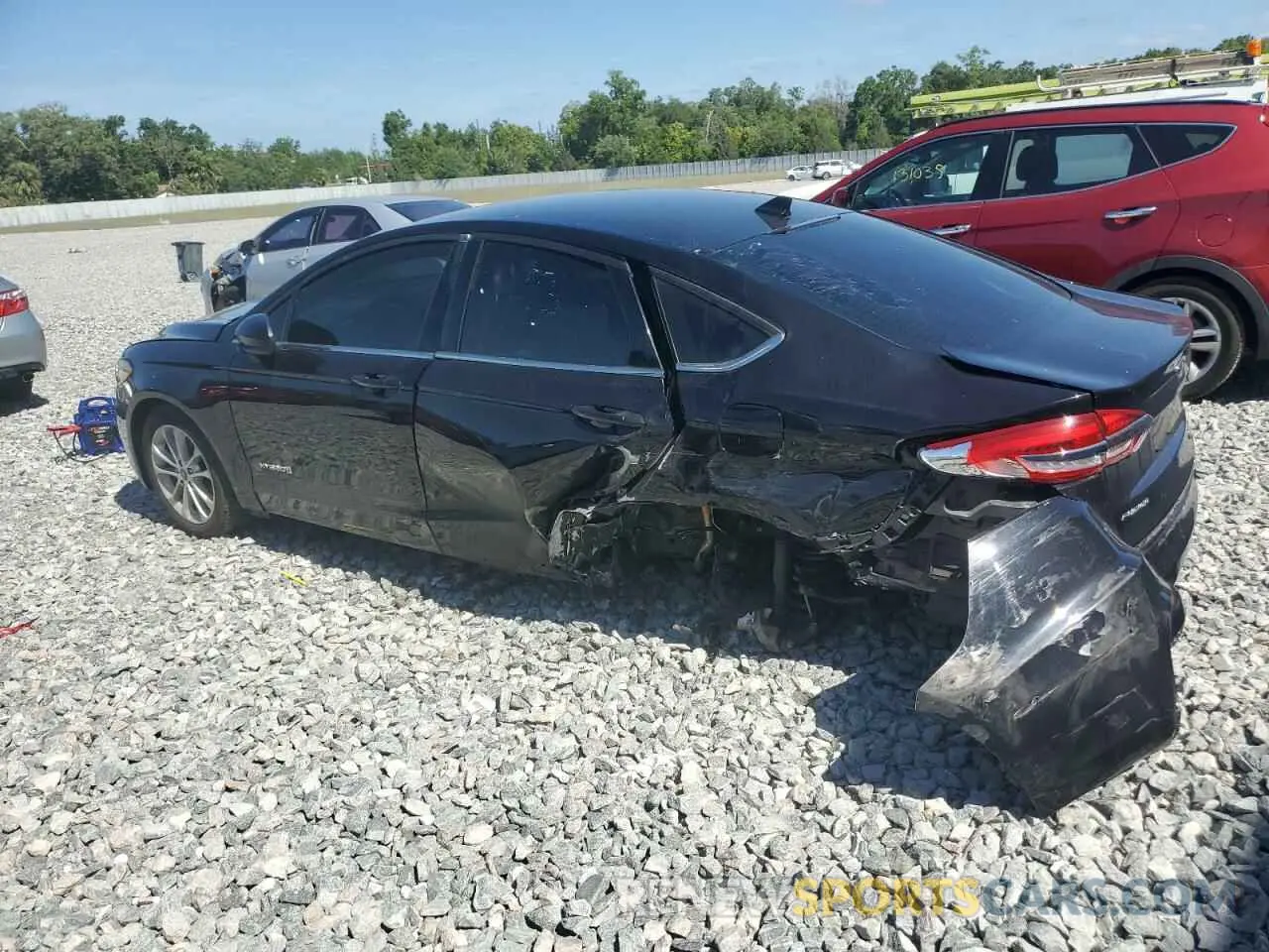 2 fotografías del automóvil dañado 3FA6P0LU5KR121068 FORD FUSION 2019