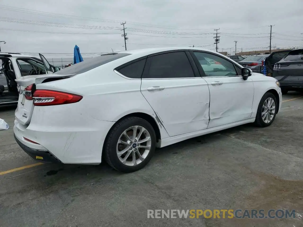 3 fotografías del automóvil dañado 3FA6P0LU5KR137836 FORD FUSION 2019