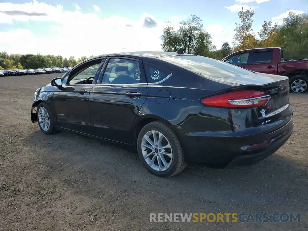 2 fotografías del automóvil dañado 3FA6P0LU5KR166852 FORD FUSION 2019