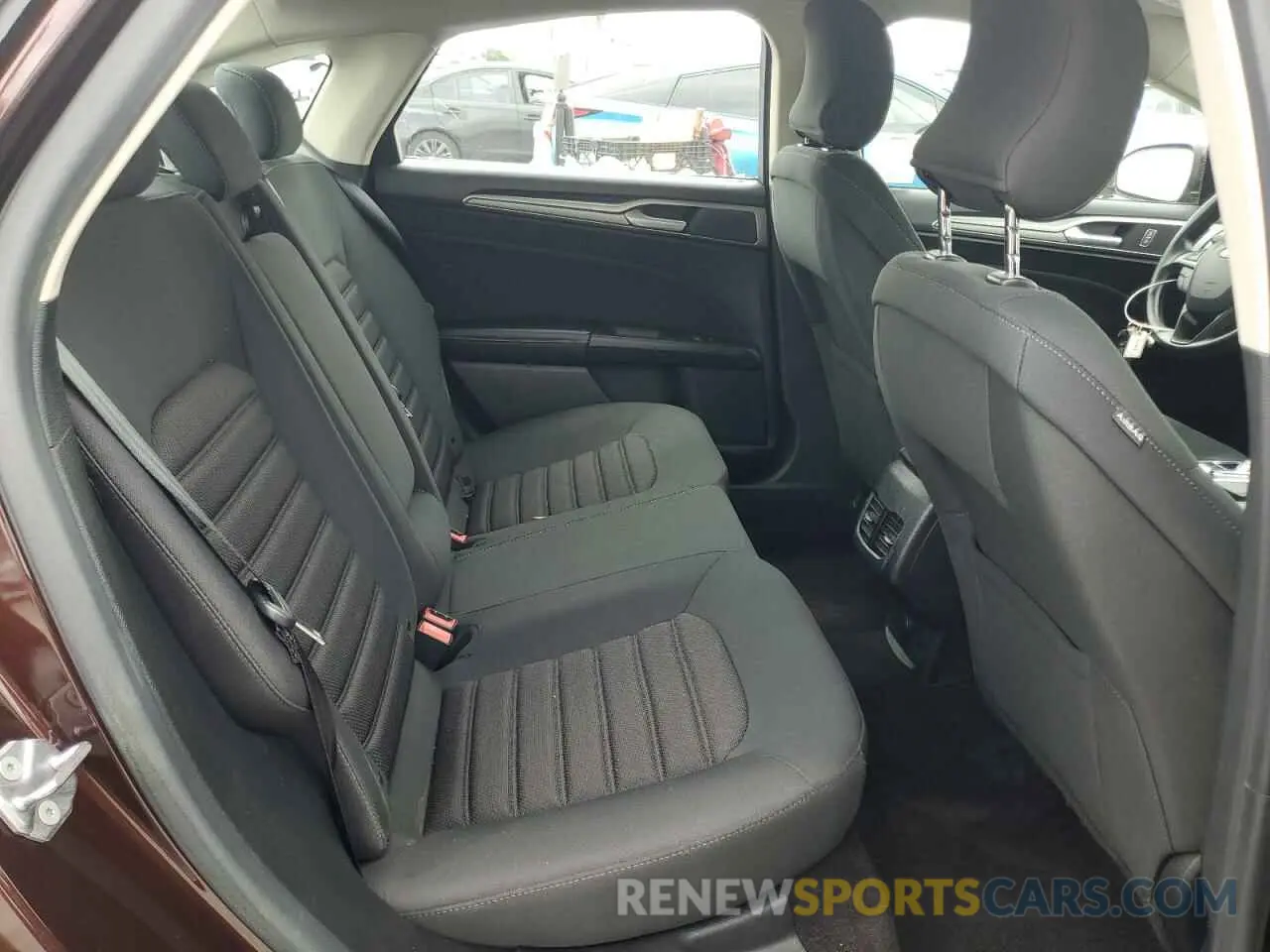 10 fotografías del automóvil dañado 3FA6P0LU5KR174496 FORD FUSION 2019