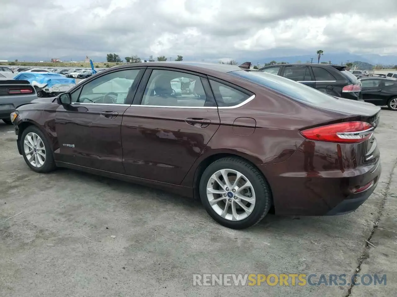 2 fotografías del automóvil dañado 3FA6P0LU5KR174496 FORD FUSION 2019