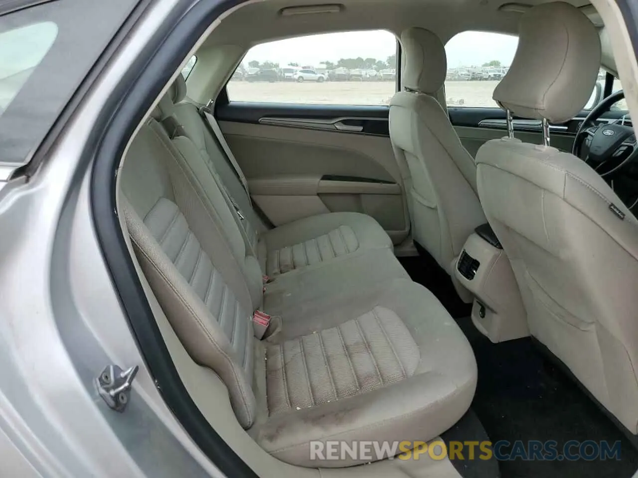 10 fotografías del automóvil dañado 3FA6P0LU5KR187765 FORD FUSION 2019
