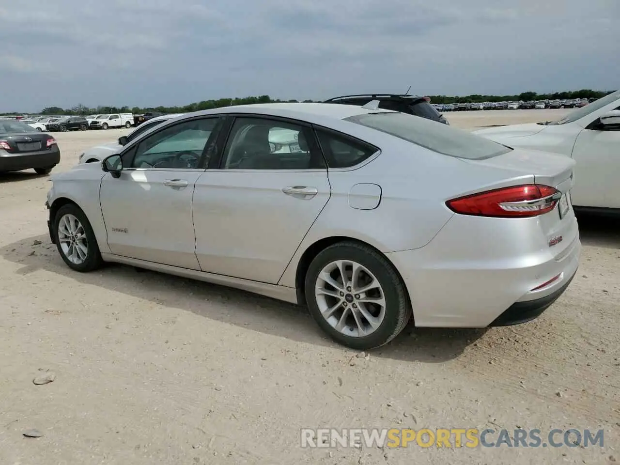 2 fotografías del automóvil dañado 3FA6P0LU5KR187765 FORD FUSION 2019