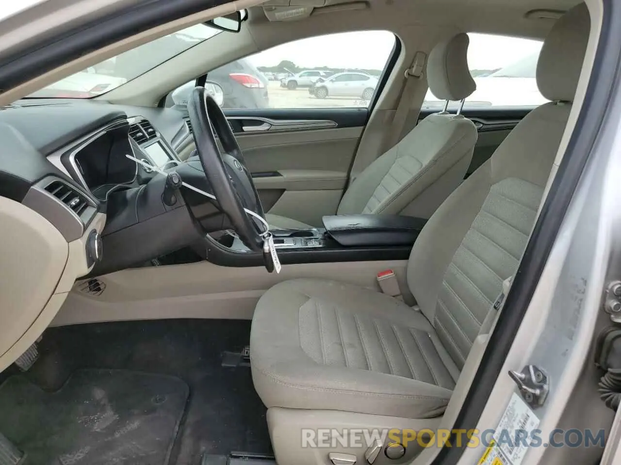 7 fotografías del automóvil dañado 3FA6P0LU5KR187765 FORD FUSION 2019