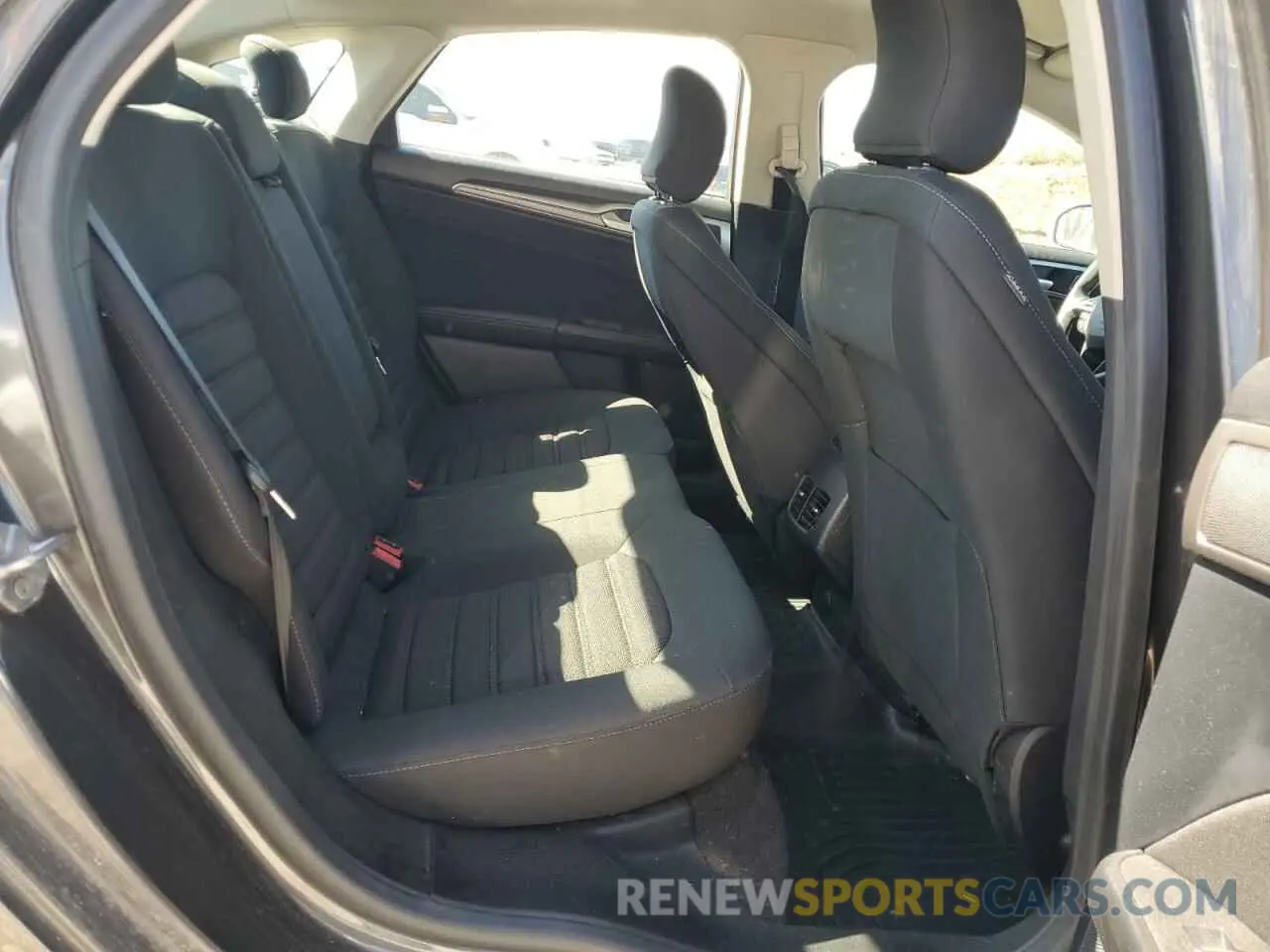 10 fotografías del automóvil dañado 3FA6P0LU5KR197955 FORD FUSION 2019