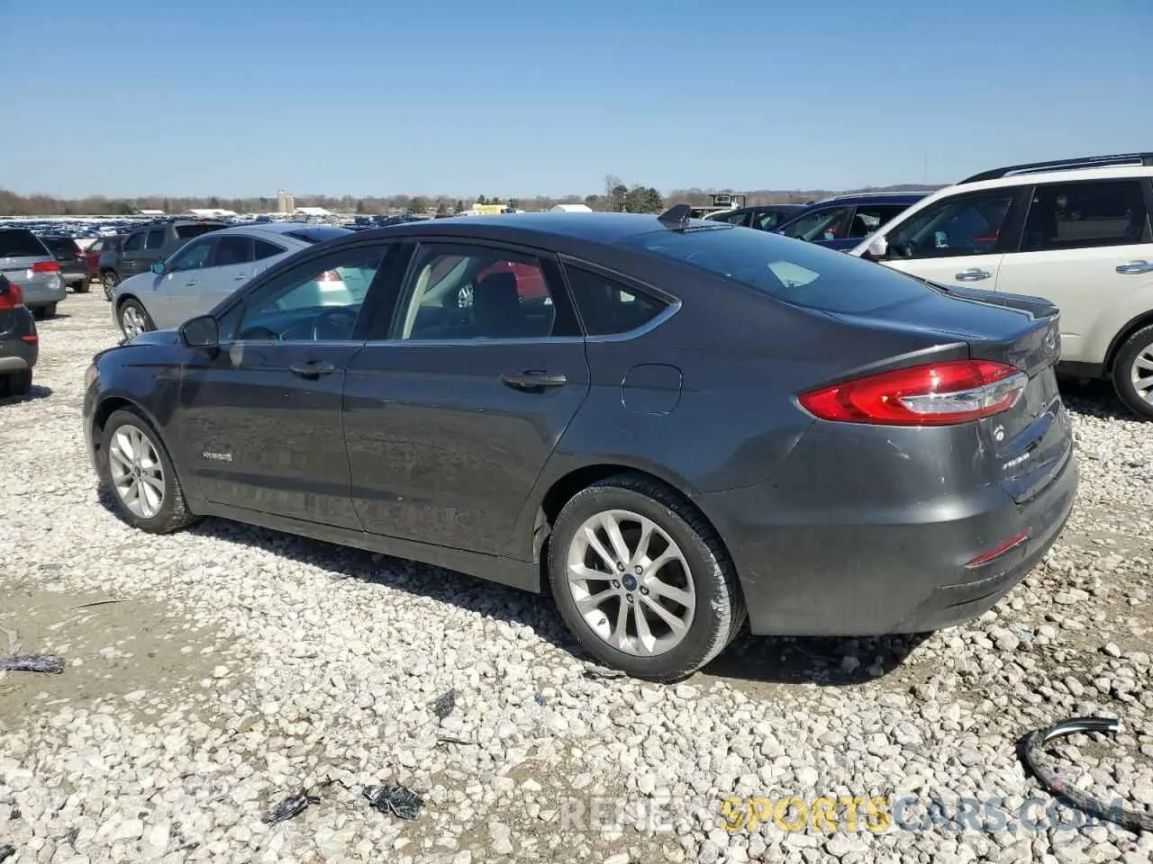 2 fotografías del automóvil dañado 3FA6P0LU5KR197955 FORD FUSION 2019